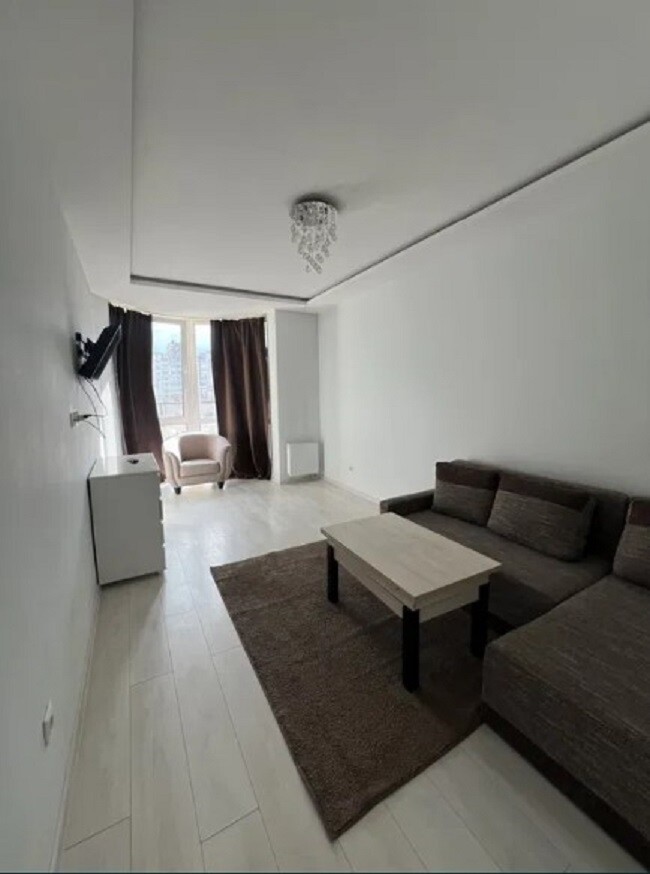Rent out 1-room apartment. Київ, шосе Харківське, д.182 — photo 1